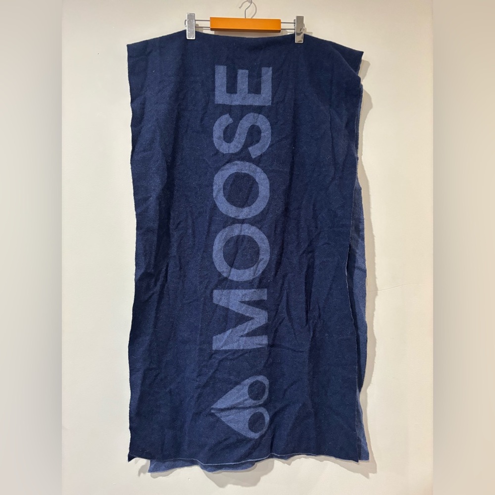 Moose Knuckles Navy wool cashmere scarf